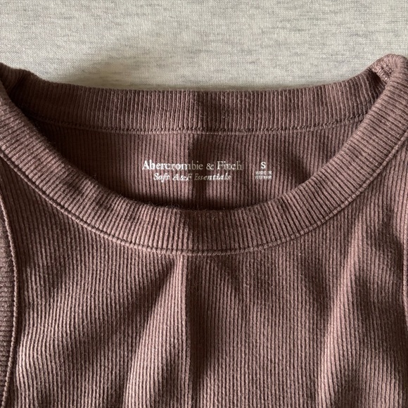 Abercrombie & Fitch Essentials Tanktop - Picture 2 of 3